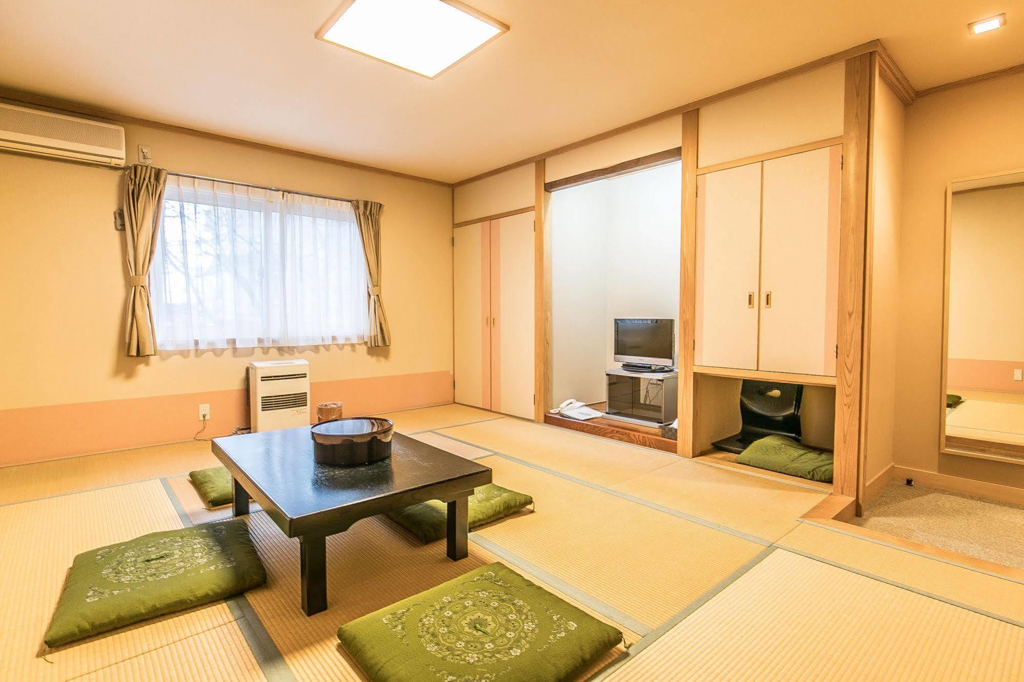 Petit Hotel Enchante Hakuba Exteriör bild