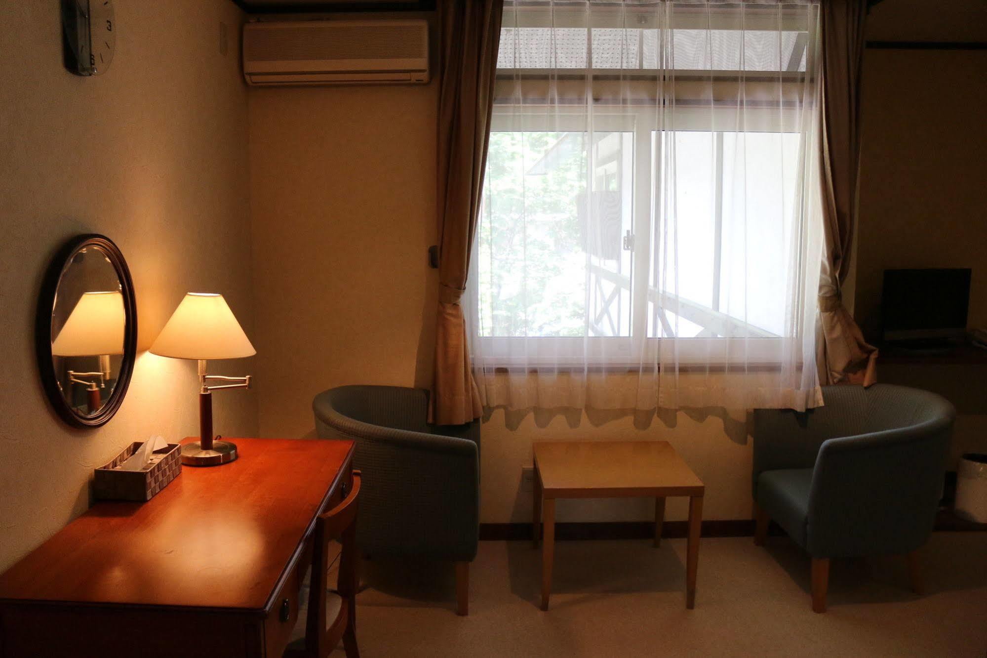 Petit Hotel Enchante Hakuba Exteriör bild