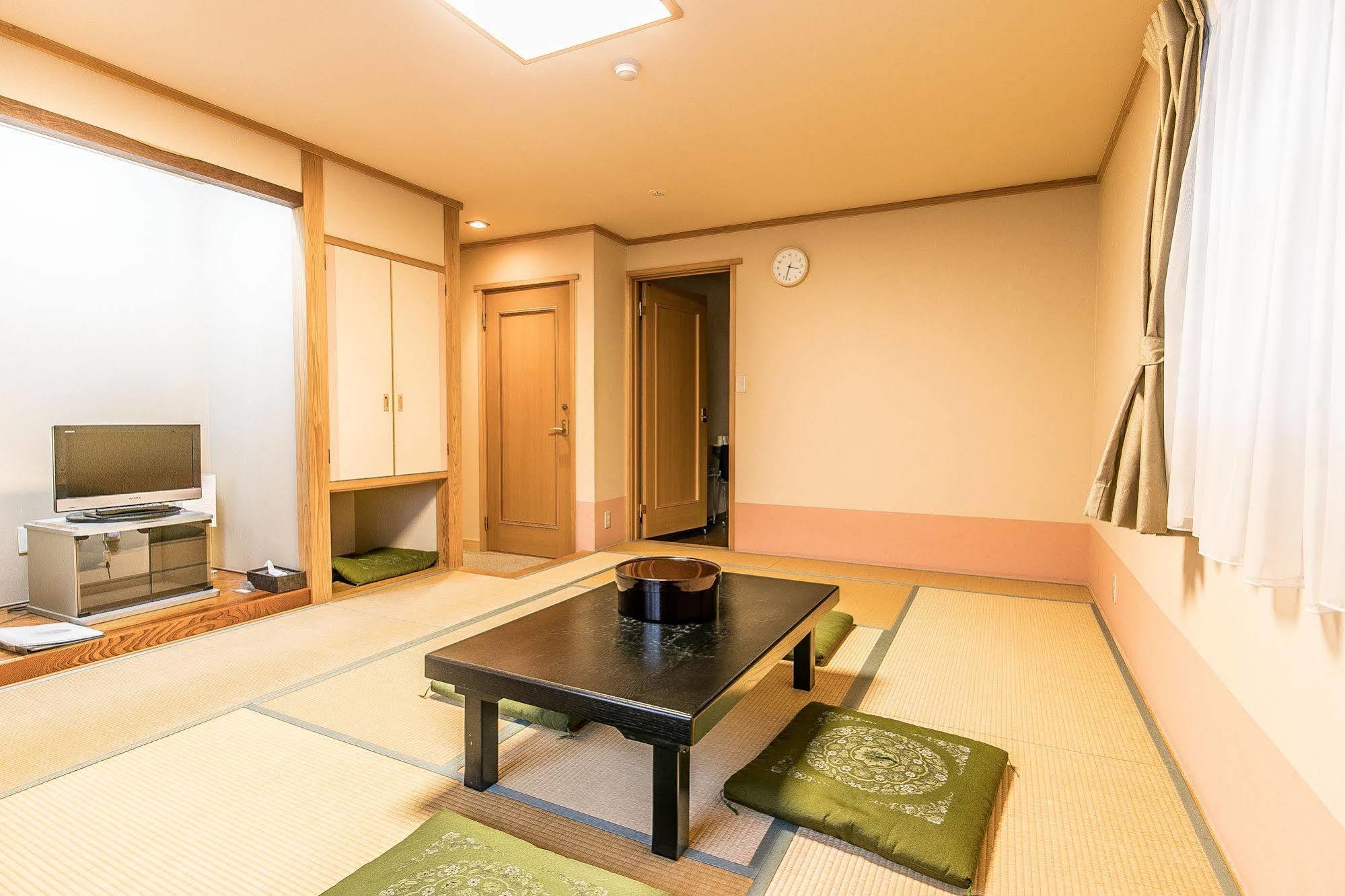 Petit Hotel Enchante Hakuba Exteriör bild